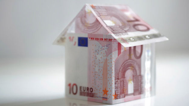 La devaluación del euro deja a 30.000 familias con hipoteca al filo de la quiebra Fuente: Teinteresa.es