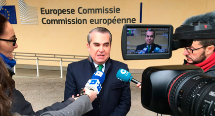Juan Ignacio Navas en la Comisión Europea valorando la sentencia del TJUE sobre cláusulas suelo ante los medios desplazados